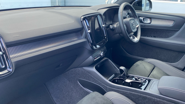 Volvo XC40 2.0 B3P Plus Dark 5dr Auto Petrol Estate